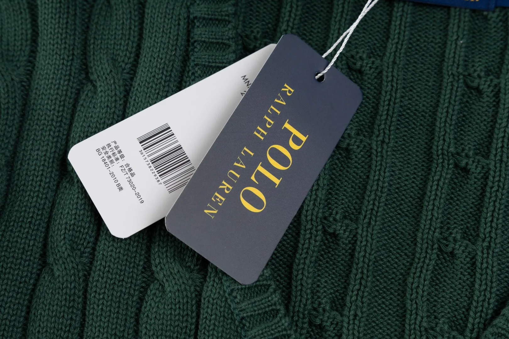 P210 #R90 RALPH LAUREN Thirteen colors of Ralph Lauren classic small label embroidery V-neck pullover cable cardigan sweater women's top, high-density LOGO embroidery on the chest, original customization of tag accessories. Made of pure cotton yarn, pure cotton is skin-friendly and comfortable, small label war horse embroidered twist button V-neck sweater🐎High quality, follow the blogger to learn how to wear it! Let’s buy a Ralph Lauren cable sweater. It’s a super hard-to-find series after it became popular. It’s hard to find one on the official website. It’s simple and practical to wear, with a lazy and loose feel. The thickened fabric has more texture, feels soft and delicate, and has a loose fit. Whether worn alone or layered, you can wear different styles of fashion with just one piece!   Size： Sleeve length: 60/61/62/63